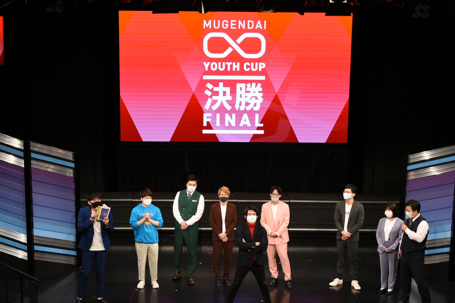 優勝発表の瞬間を堂々とした態度で待つ入間国際宣言・千葉ゴウ（中央）。