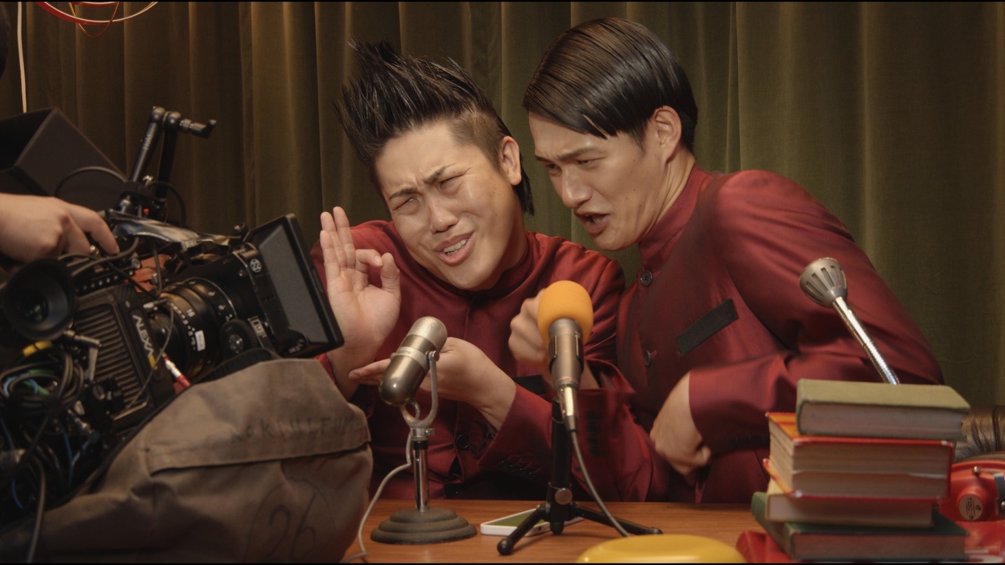 テレビCM「povo2.0 START!」編の撮影中の様子。