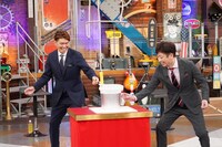 左からヒロミ、フットボールアワー後藤。(c)日本テレビ