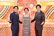 MCの(左から)桐山照史、中村アン、平成ノブシコブシ吉村。(c)TBS
