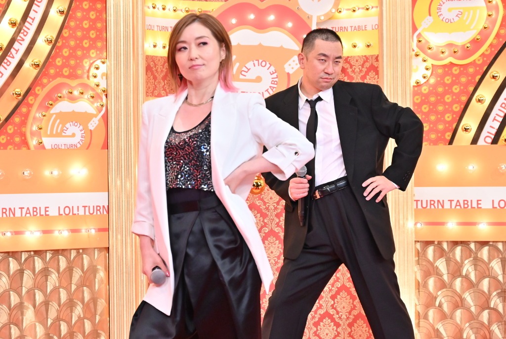 荒牧陽子とレイザーラモンRG。(c)TBS