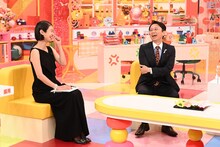 左から夏目三久、有吉弘行。(c)テレビ朝日