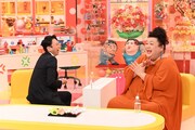 左から有吉弘行、マツコ・デラックス。(c)テレビ朝日