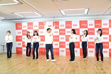 ダンスを成功させ、喜ぶ霜降り明星せいやとShibu3 project。