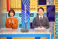 （左から）山崎夕貴アナ、有吉弘行。(c)フジテレビ
