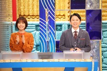 （左から）山崎夕貴アナ、有吉弘行。(c)フジテレビ