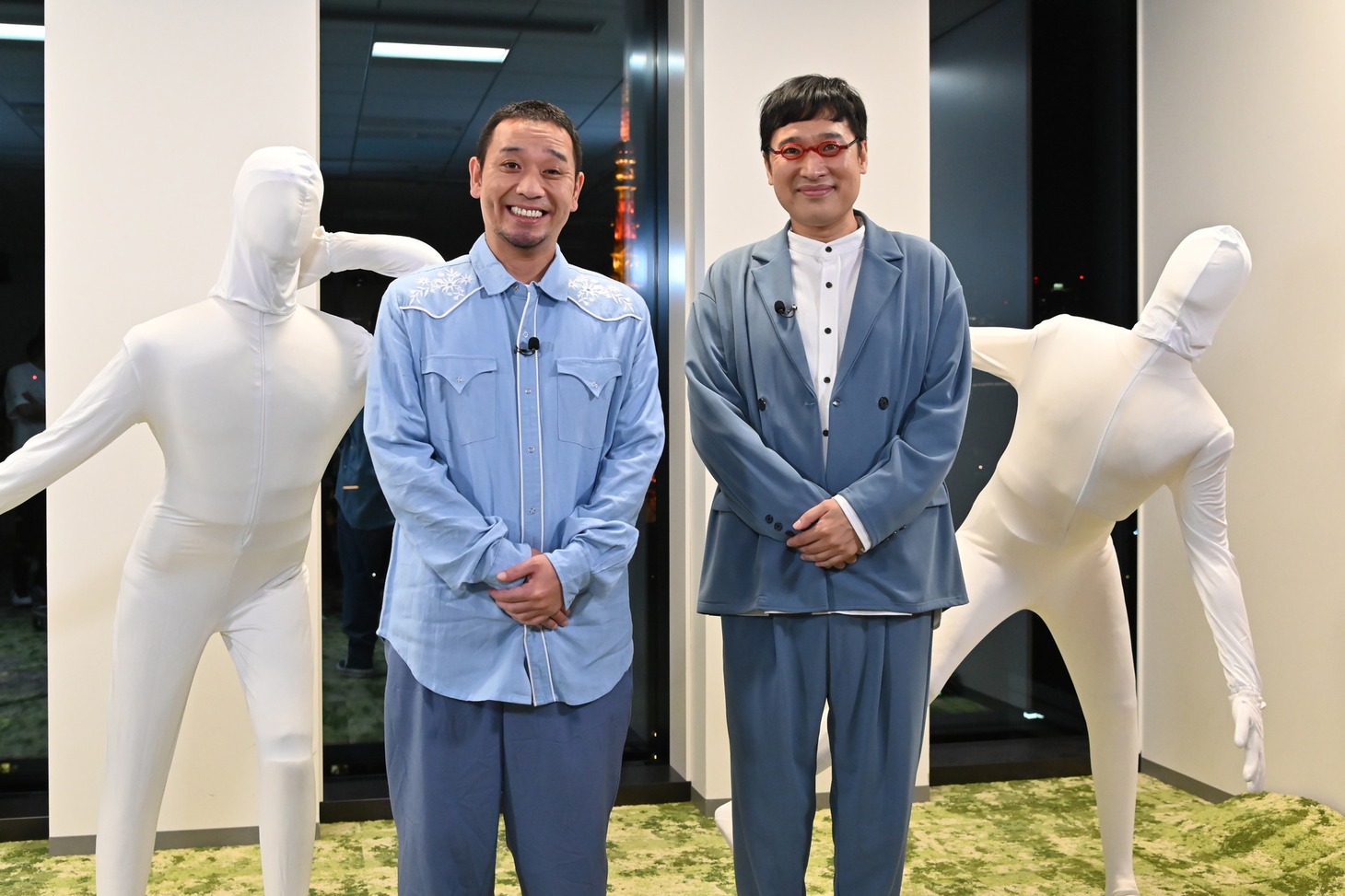 「フェイクニュースに踊るな～芸能人メンタル検証～」に出演する千鳥・大悟と南海キャンディーズ山里。(c)ABCテレビ