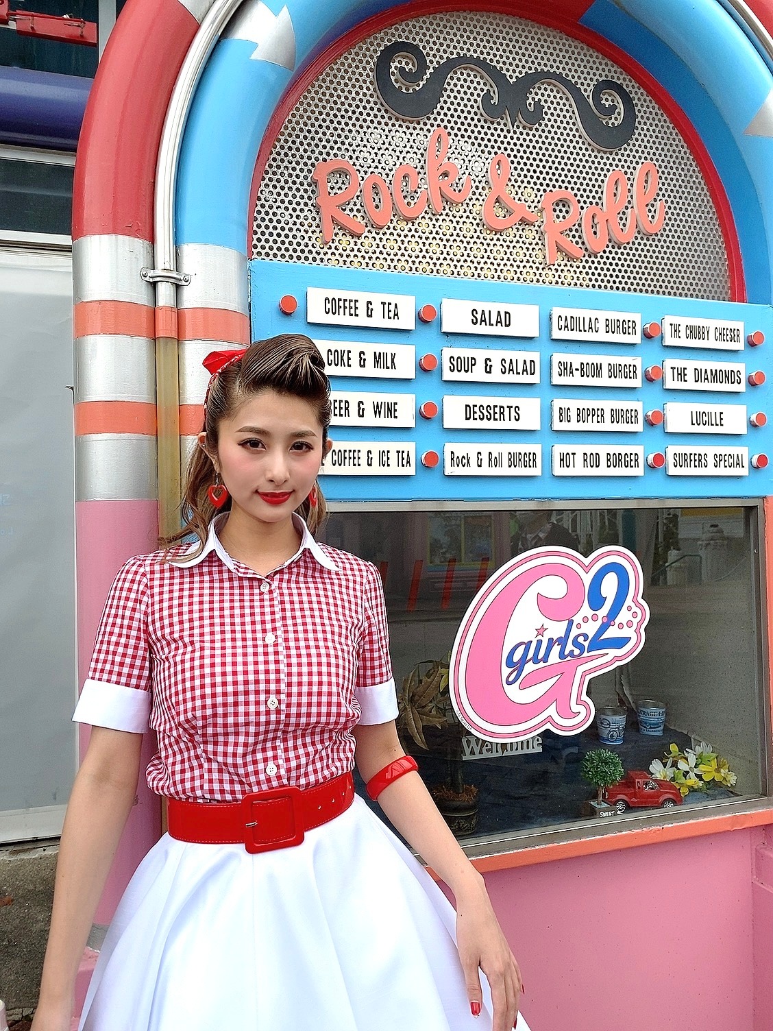 「Sweet Jukebox」のミュージックビデオで“七変化”を見せるMisaki。