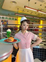 「Sweet Jukebox」のミュージックビデオで“七変化”を見せるMisaki。