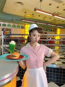 「Sweet Jukebox」のミュージックビデオで“七変化”を見せるMisaki。