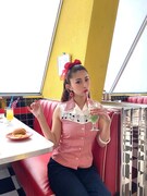 「Sweet Jukebox」のミュージックビデオで“七変化”を見せるMisaki。