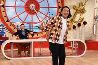 見取り図・盛山（手前）とMCの東野幸治。