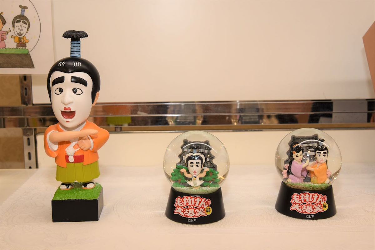 志村けんの大爆笑展（東京）」グッズ売り場の一部。 [画像ギャラリー 