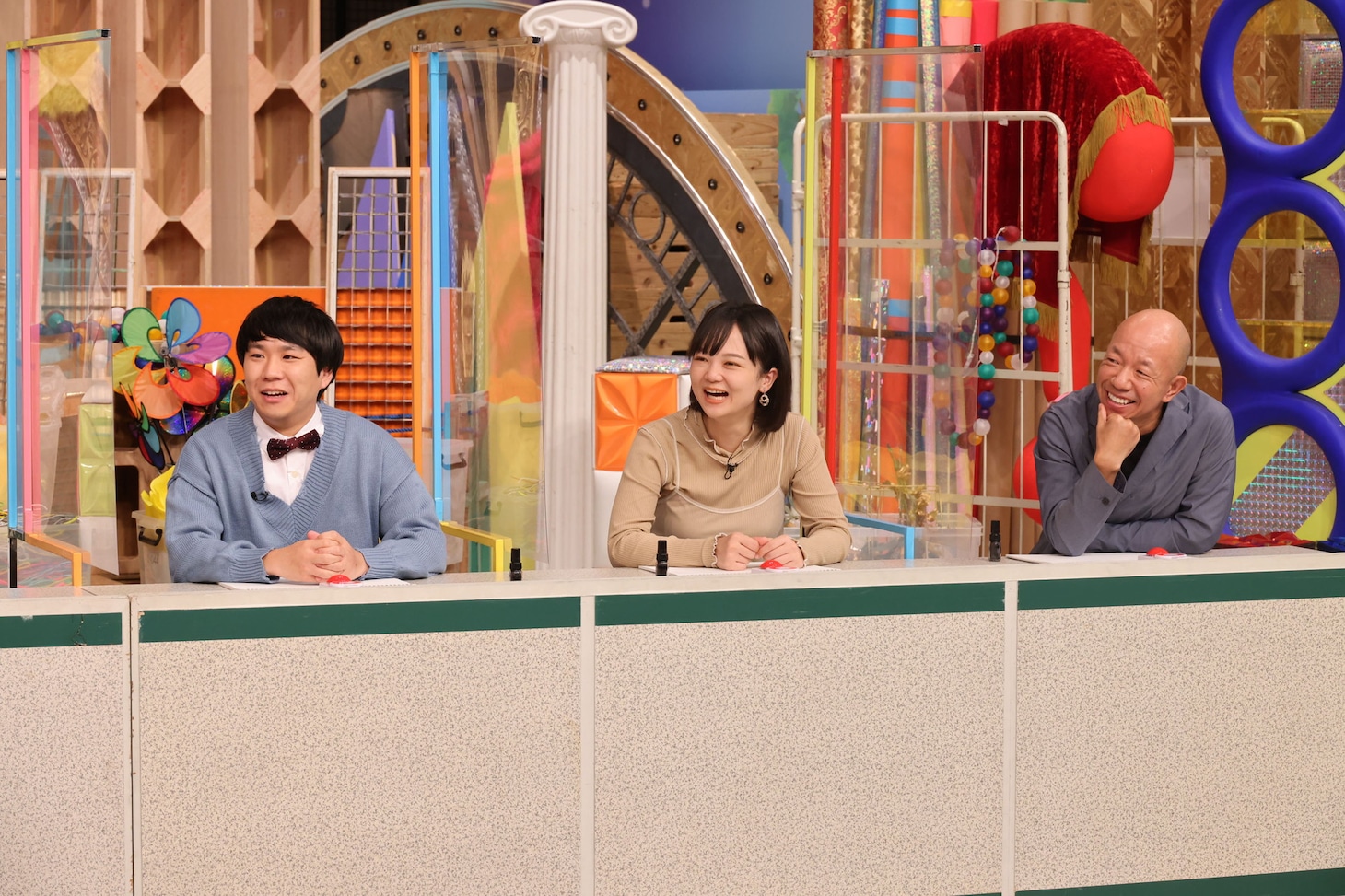 （左から）ハナコ秋山、蛙亭イワクラ、バイきんぐ小峠。(c)テレビ朝日