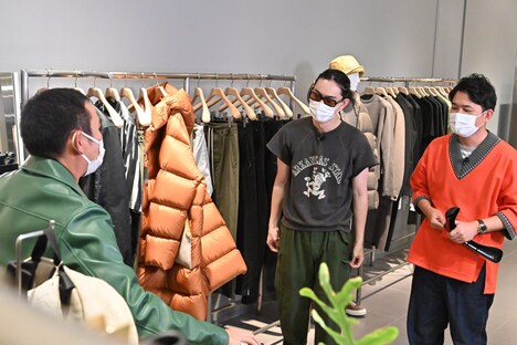 千鳥と菅田将暉（中央）。(c)テレビ朝日