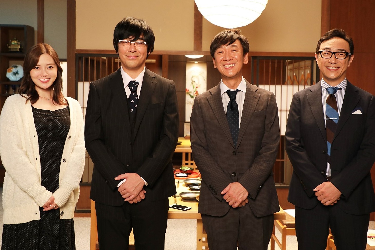 左から白石麻衣、東京03。(c)日本テレビ