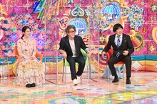 （左から）今田美桜、ロンドンブーツ1号2号・田村淳、蛍原徹。(c)テレビ朝日