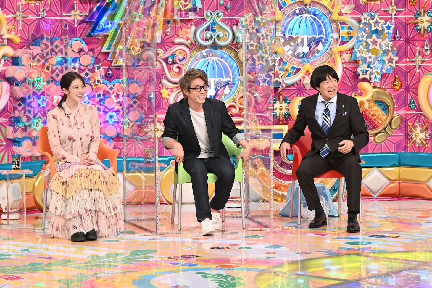 （左から）今田美桜、ロンドンブーツ1号2号・田村淳、蛍原徹。(c)テレビ朝日