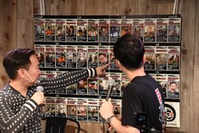 過去回を振り返るかまいたち。