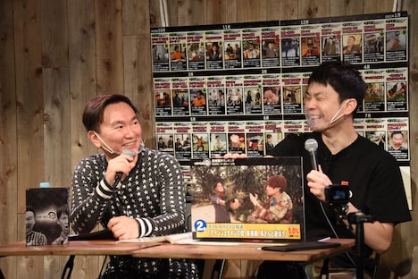 アインシュタインの人気ぶりに焦りを見せるかまいたち。