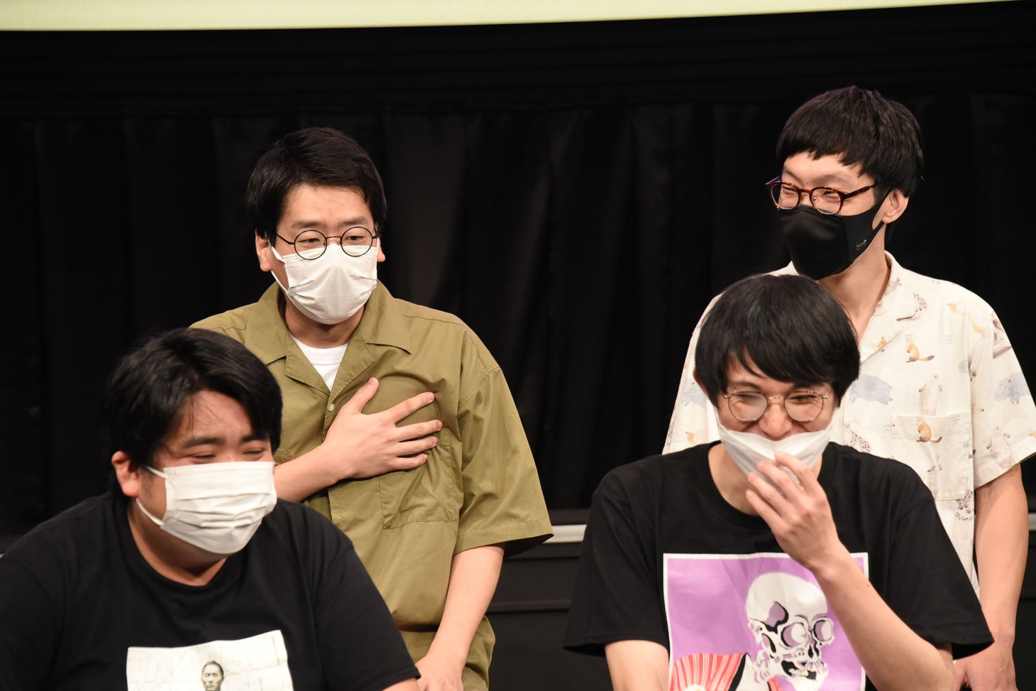 男性ブランコ（後列2人）