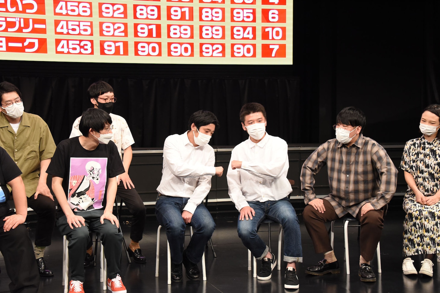 「今日もブギーしちゃいますか」「もちろん」という気持ちを高めるやり取りを披露するうるとらブギーズ。