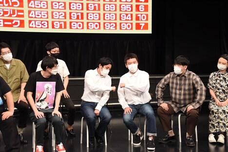 「今日もブギーしちゃいますか」「もちろん」という気持ちを高めるやり取りを披露するうるとらブギーズ。