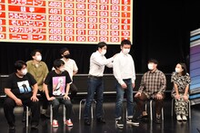 CM中、背中を叩きあっていたといううるとらブギーズ。