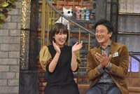 左から原田愛、原田龍二。(c)読売テレビ