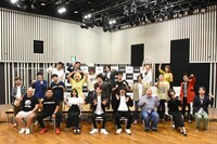 「お笑い有楽城」の出演者たち。