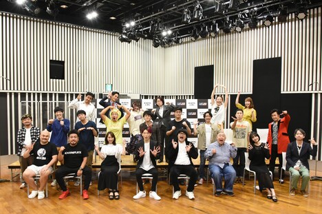 「お笑い有楽城」の出演者たち。