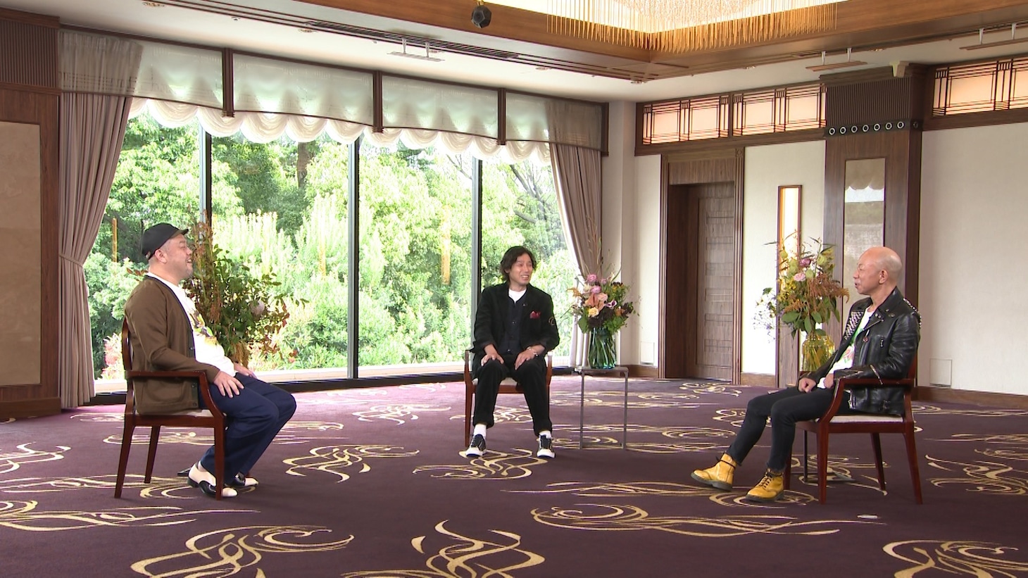 「ボクらの時代」に出演する（左から）野性爆弾くっきー！、斉藤和義、バイきんぐ小峠。(c)フジテレビ