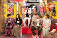 （左から）ヘッドライト和田夫妻、令和喜多みな実・河野夫妻、スリムクラブ真栄田夫妻。(c)ABCテレビ