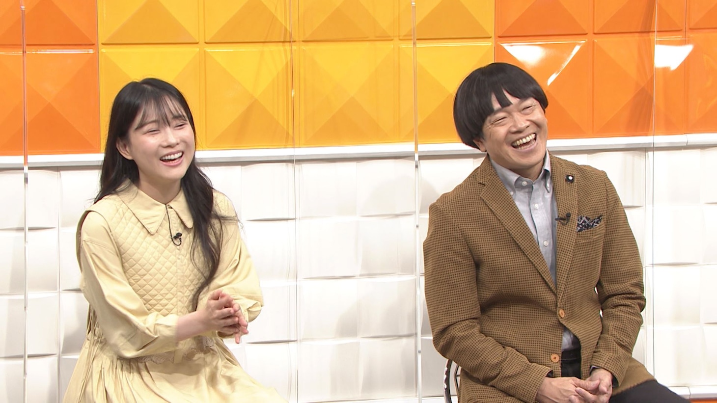 左から重盛さと美、蛍原徹。(c)MBS