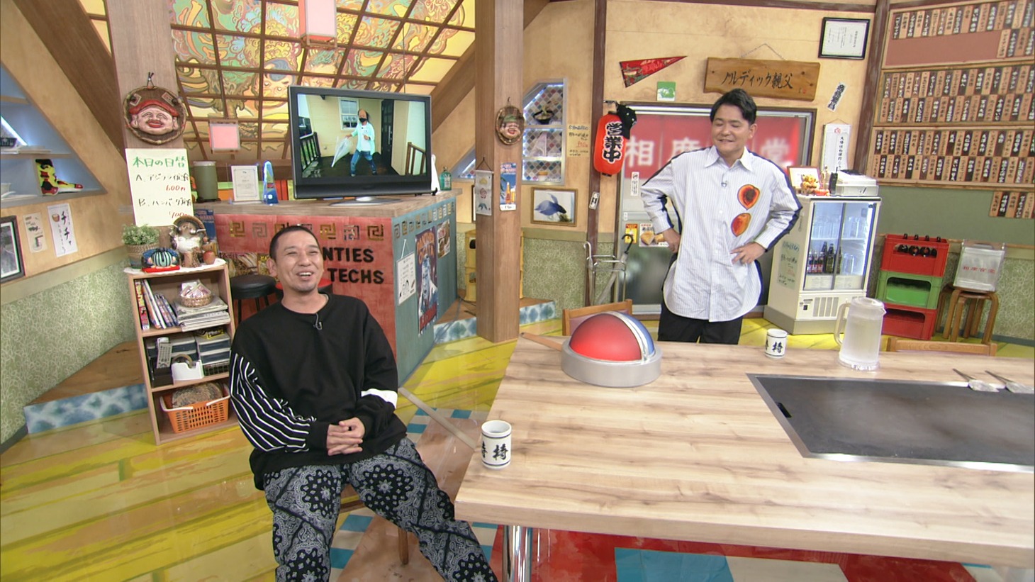 海原はるかのVTRをスタジオで観る千鳥。(c)ABCテレビ