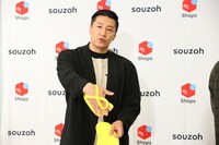 見たことないビーサンを説明するチョコレートプラネット長田。