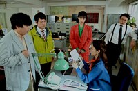 「出動！謎ときヒーロー」のワンシーン。(c)TBS