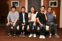 左から東京03豊本、東京03飯塚、かが屋・賀屋、かが屋・加賀、東京03角田。