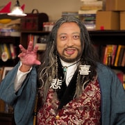 ロバート秋山扮する日本ズームバック協会始祖・引山澄漠山が“引き”の思考法を伝授