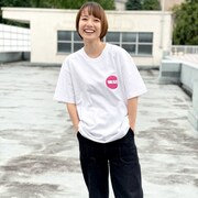 CIRCLE LOGO TEEの着用例。