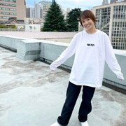 LOGO LS TEEの着用例。