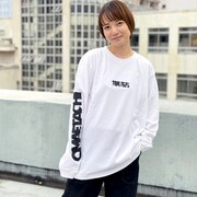 LOGO LS TEEの着用例。