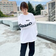 LOGO LS TEEの着用例。