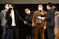 令和ロマンのトークの様子。