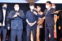 優勝を決めたあとの金の国と南海キャンディーズ山里のトークシーン。