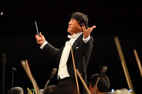 総監督・指揮を務める佐渡裕。