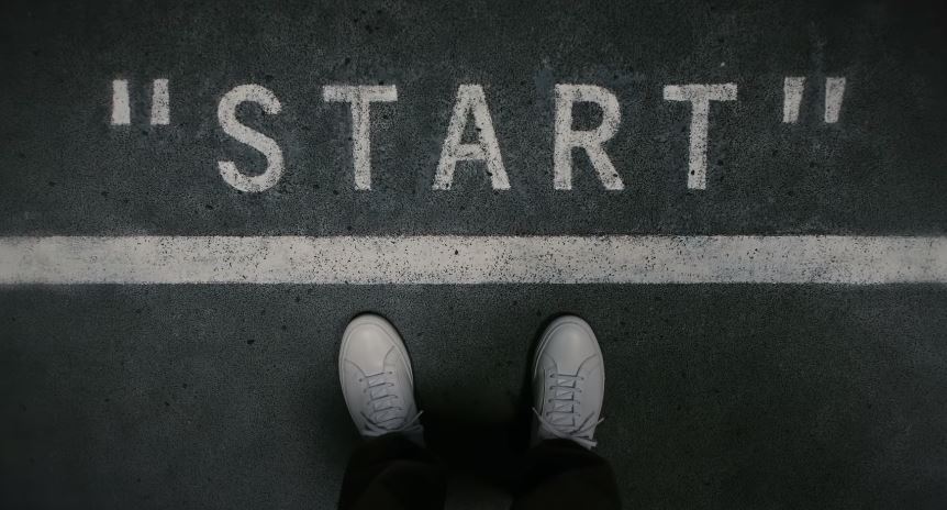 ロンドンブーツ1号2号・田村亮が出演する「イーキャリア」「イーキャリアFA」の新CMより。