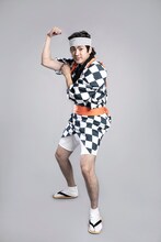 ドラマ「志村けんとドリフの大爆笑物語」で志村けん役を演じる山田裕貴。(c)フジテレビ