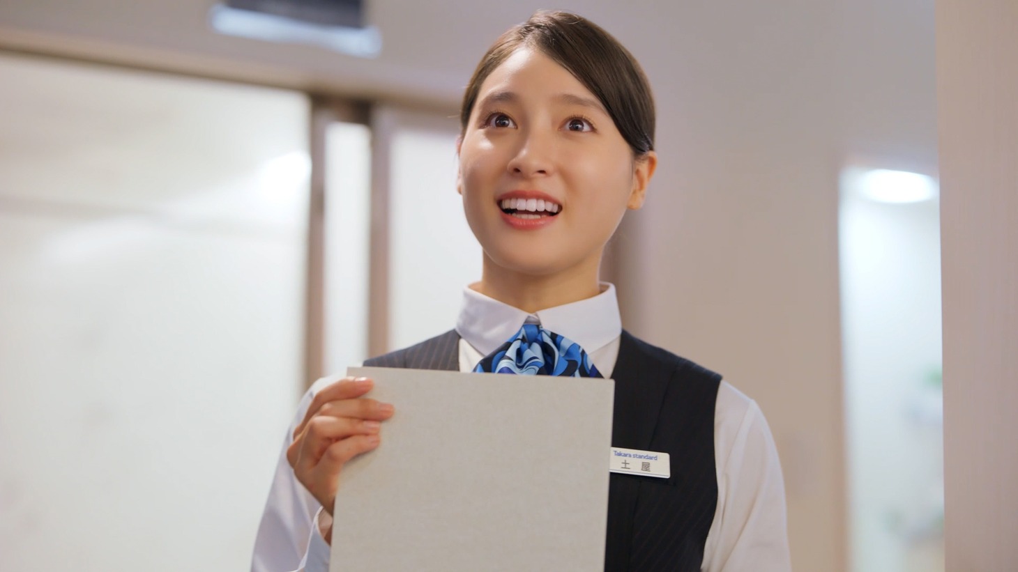 CM「来て、見て、納得！ バスルーム」編より。