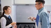 CM「来て、見て、納得！ キッチン」編より。